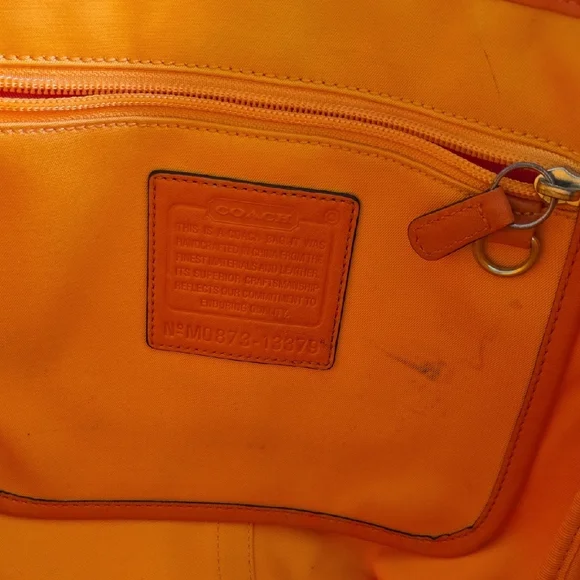 Vibrant Pink and Orange Tote Bag with Spacious Interior and Durable Material - Picture 11 of 14